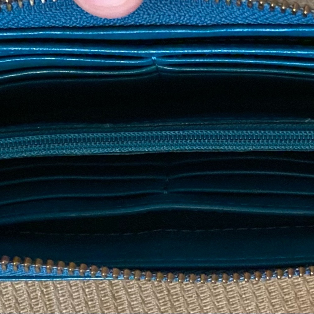 Fossil Blue Wallet with Hedgehog Design - Picture 3 of 5